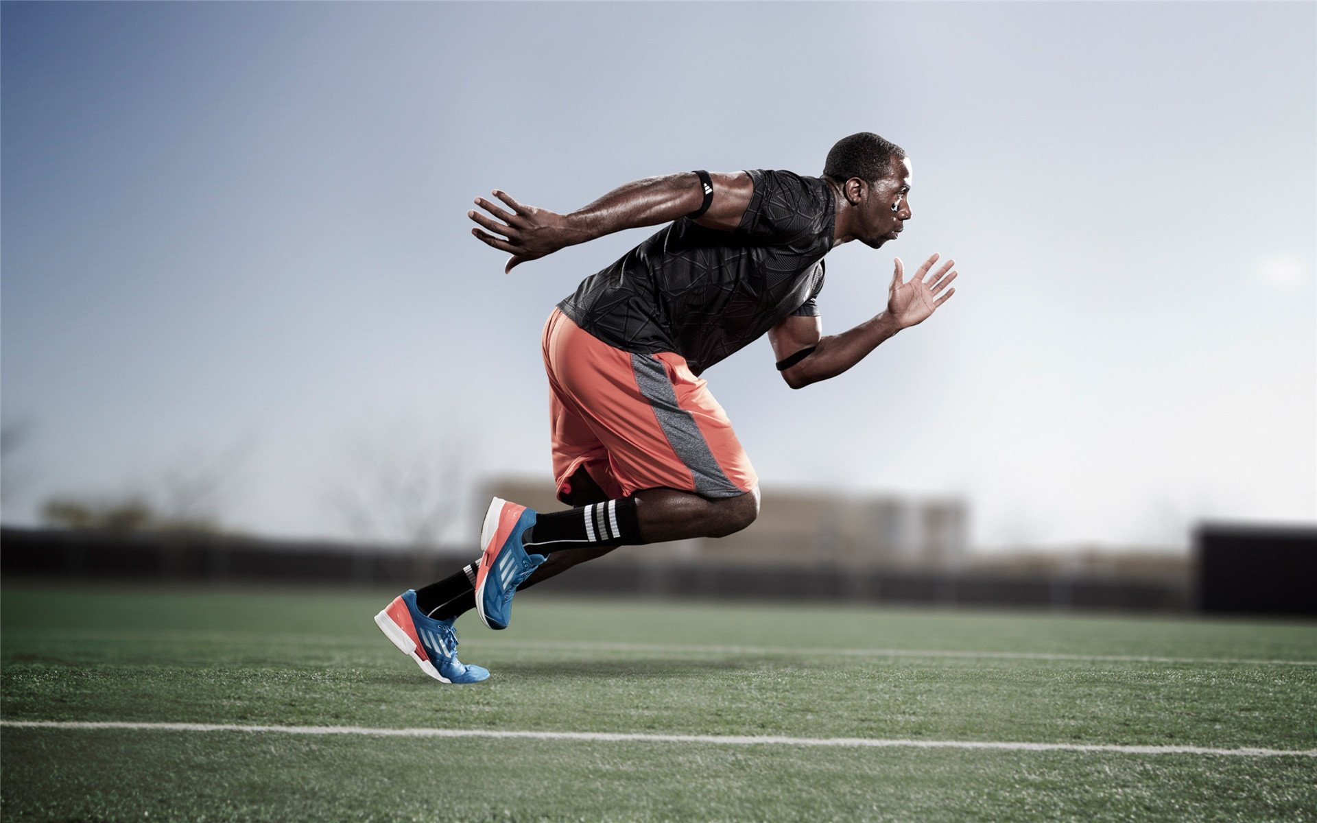 夜间灯光足球超炫表演，点亮城市绿茵夜，足球场夜间照明灯